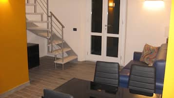 Standaard appartement, 1 slaapkamer (King Bed) | Woonkamer | Een flatscreentelevisie