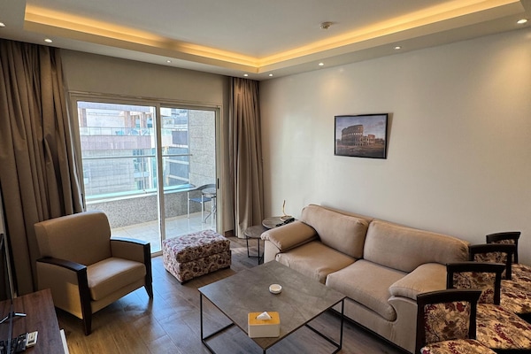 Executive Suite | Living area | 32-inch flat-screen TV with satellite channels, TV, DVD player