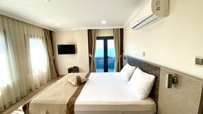 Suite, Sea View | Egyptian cotton sheets, premium bedding, minibar, in-room safe - Caykent Suites Deluxe Hotel (Of)
