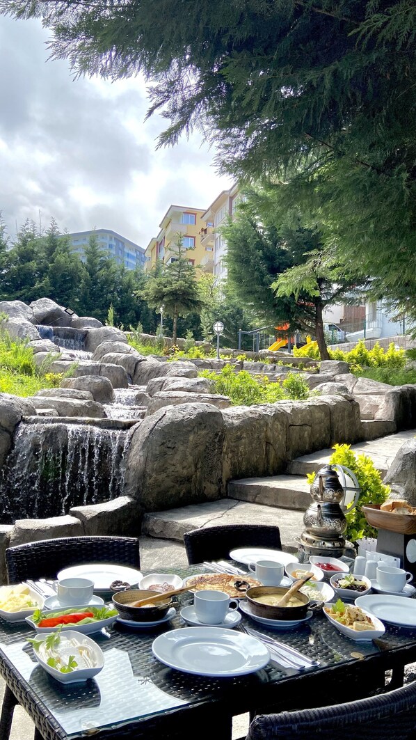 Free daily buffet breakfast - Caykent Suites Deluxe Hotel (Of)