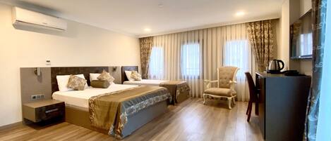 Kolmen hengen standard-huone | Egyptinpuuvillaiset lakanat, ylelliset vuodevaatteet, minibaari