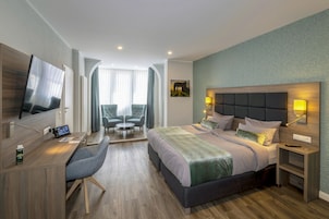 Quarto casal conforto (Main Building) | Roupas de cama antialérgicas, escrivaninha