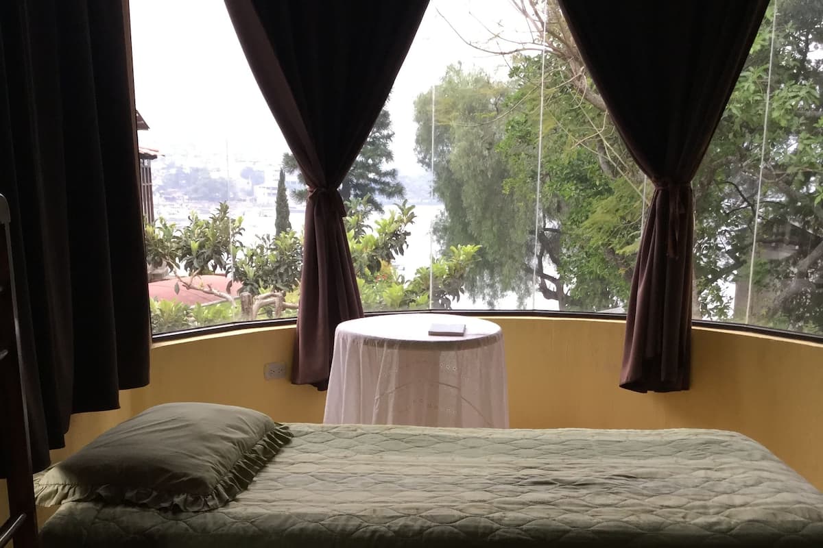 Standard Triple Room | Desk, rollaway beds, free WiFi