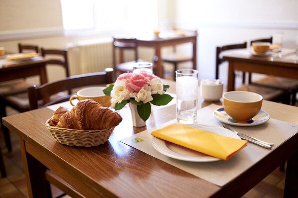Desayuno buffet todos los días (con cargo) 