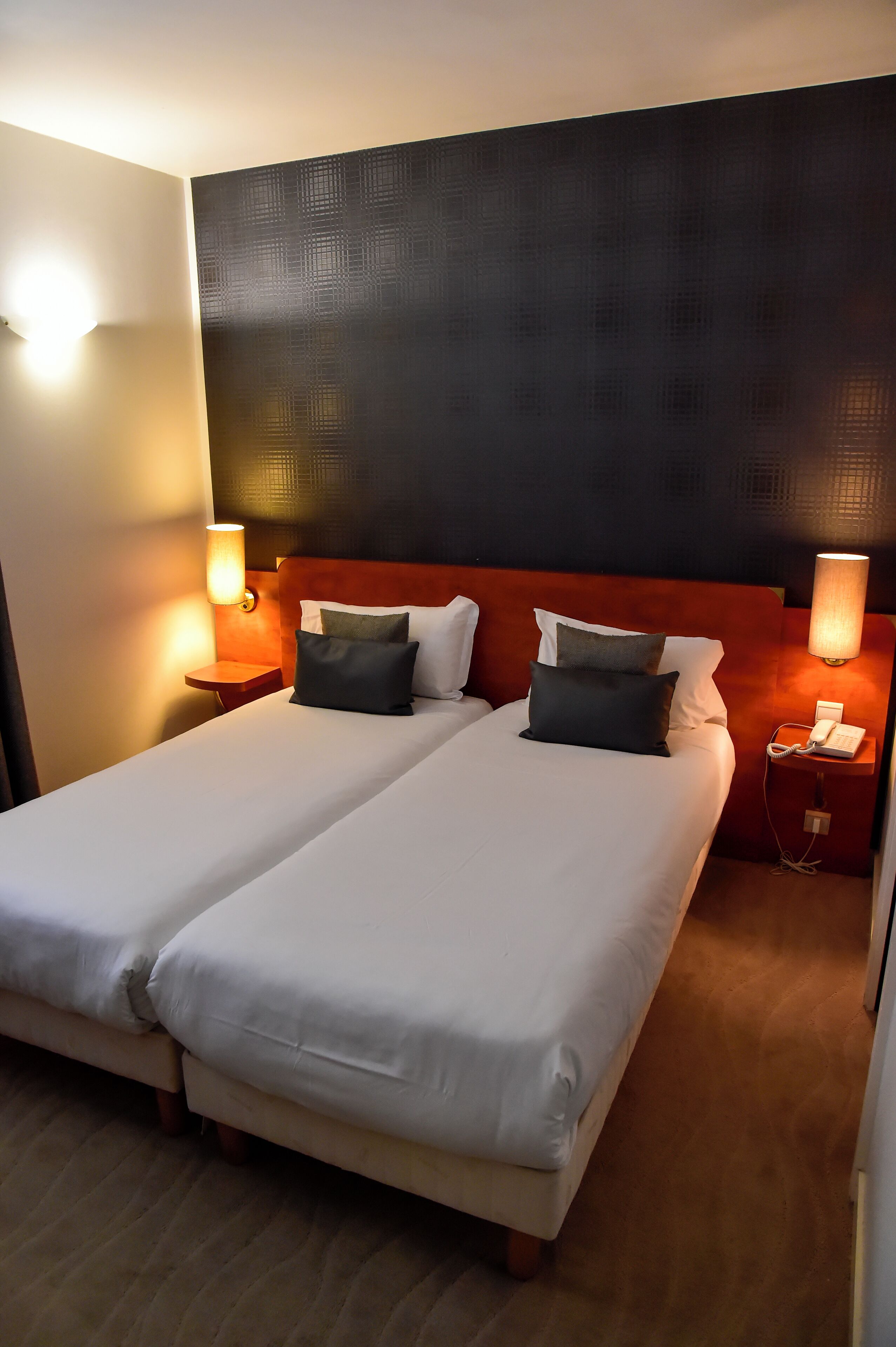 standard twin room | desk, laptop workspace, blackout curtains, soundproofing