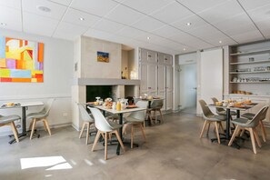 Frokostbuffé hver dag (EUR 12 per person)