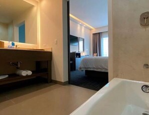 Bathroom - Hampton Inn Celaya Mexico (Celaya)