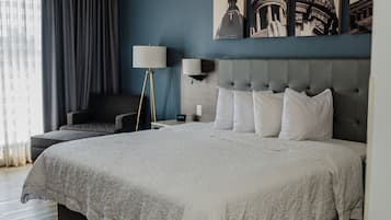 Room, 1 King Bed, Accessible, Non Smoking (Roll-in Shower) | Premium bedding, in-room safe, soundproofing, free WiFi