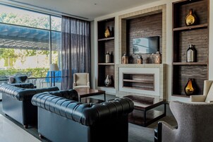 Room, 1 King Bed, Non Smoking, Refrigerator