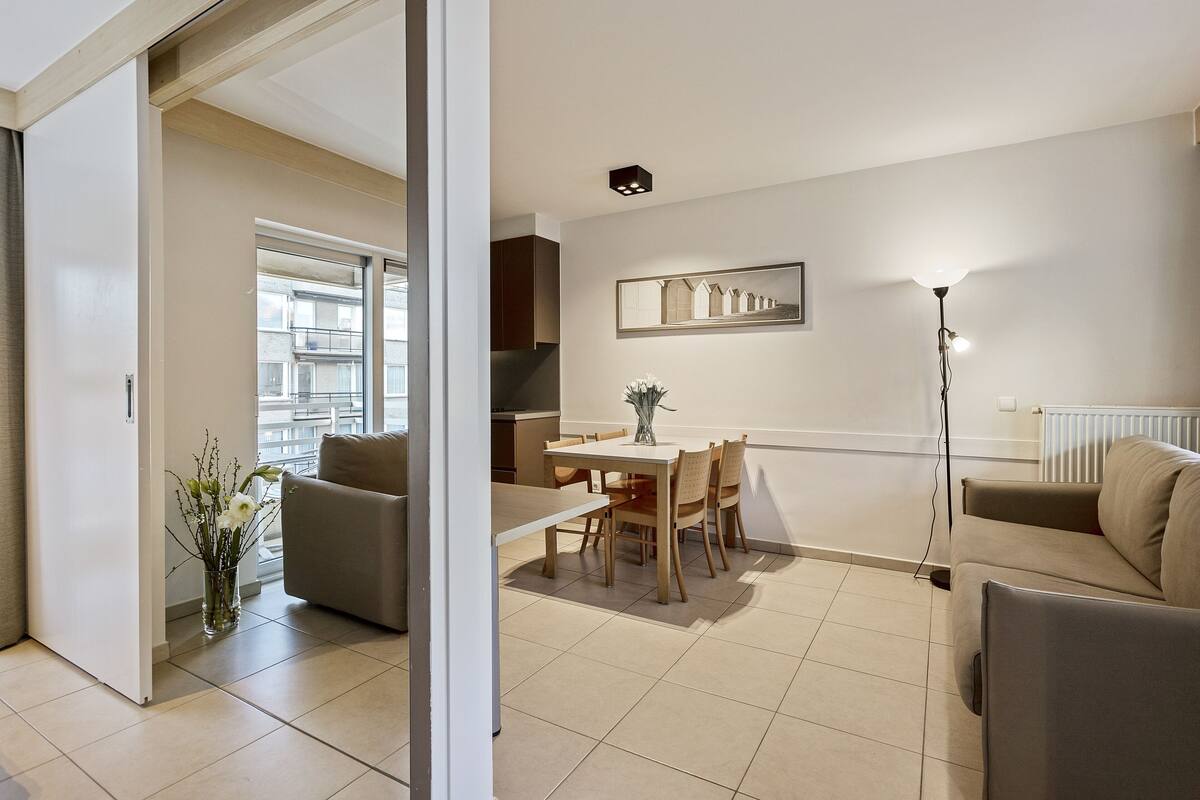 Suite – junior, 1 soverom | Oppholdsområde | Flatskjerm-TV
