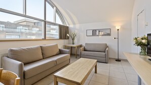 Superior Suite, 1 Bedroom | Living area | Flat-screen TV - Belcasa Suitehotel (Middelkerke)