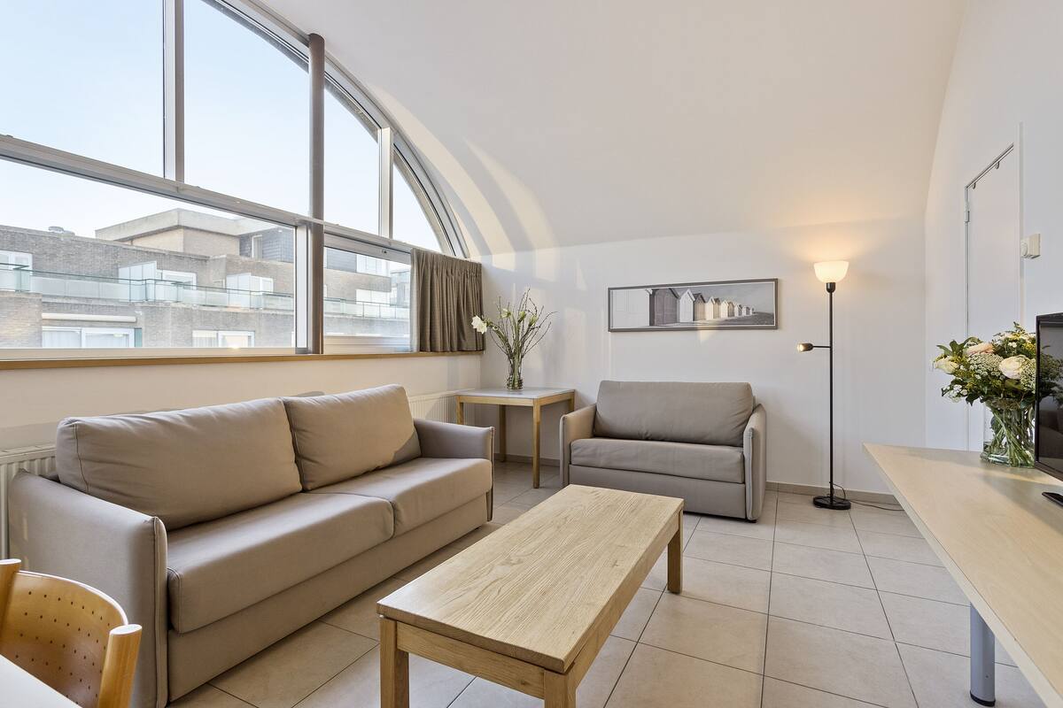 Suite – superior, 1 soverom | Oppholdsområde | Flatskjerm-TV