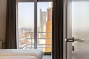 Suite, 1 Bedroom | 1 bedroom, in-room safe, soundproofing, cribs/infant beds