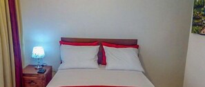 Individualmente mobiliados, Wi-Fi de cortesia, roupa de cama