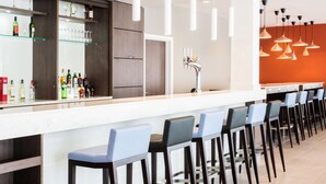 Bar (on property) - Hampton By Hilton Aberdeen Westhill (Westhill)