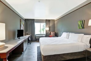 Premium bedding, desk, laptop workspace, iron/ironing board - Hilton Garden Inn Phoenix/Tempe ASU Area (Tempe)