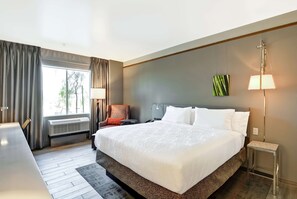 Premium bedding, desk, laptop workspace, iron/ironing board - Hilton Garden Inn Phoenix/Tempe ASU Area (Tempe)