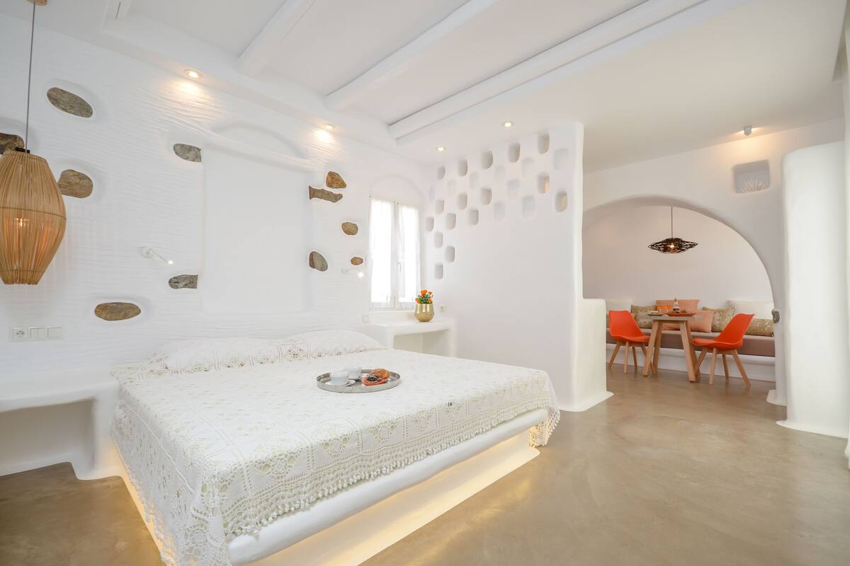 Junior Suite | Egyptian cotton sheets, premium bedding, in-room safe, blackout drapes