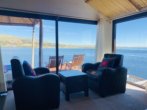 Egyptian cotton sheets, premium bedding, down comforters - Uros Titicaca Lodge (Puno)