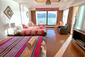 Egyptian cotton sheets, premium bedding, down comforters - Uros Titicaca Lodge (Puno)
