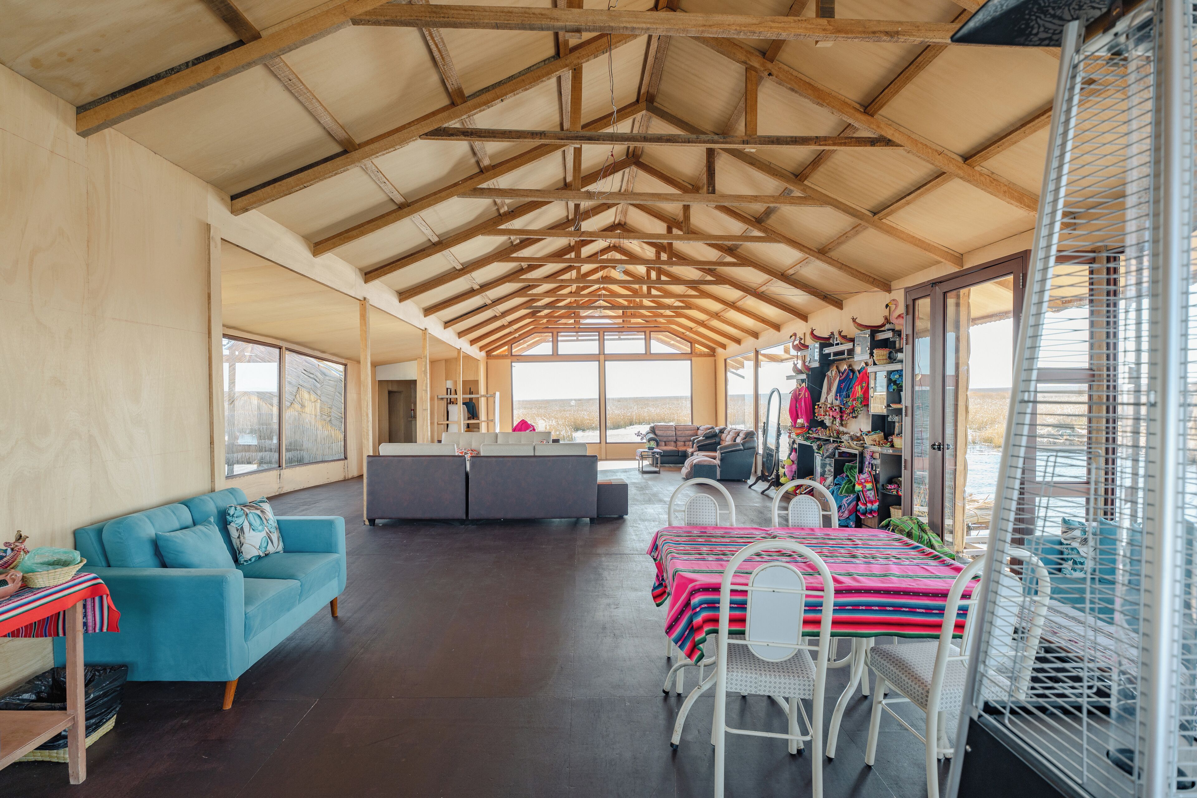 Breakfast, lunch, dinner served; Regional cuisine 