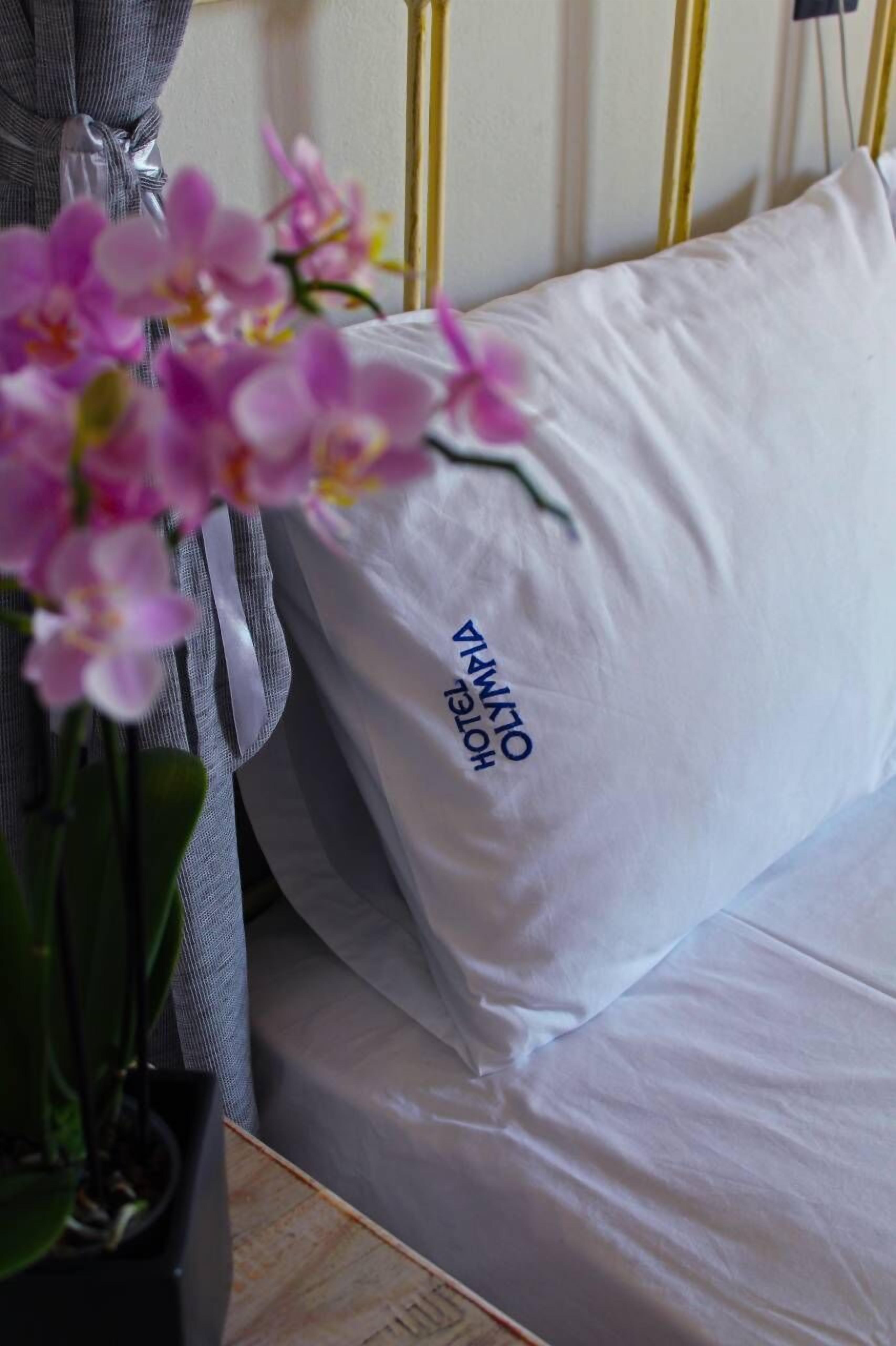 2 bedrooms, in-room safe, iron/ironing board, bed sheets