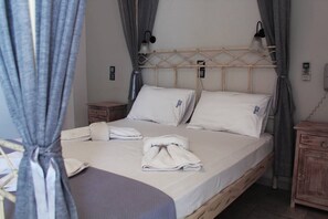In-room safe, iron/ironing board, bed sheets