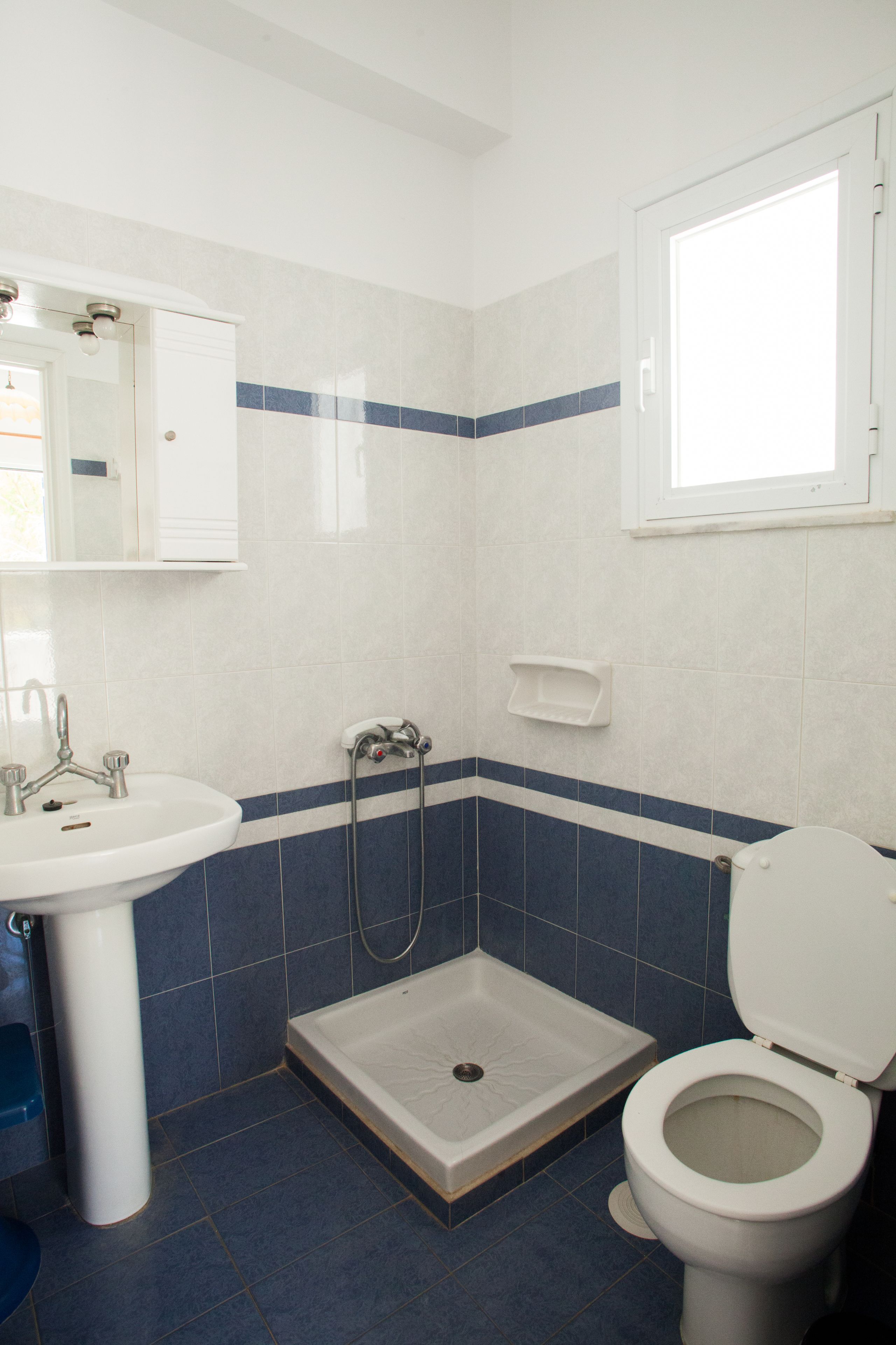 family apartment | bathroom | shower, rainfall showerhead, free toiletries, hair dryer