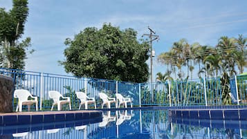 Kolam renang terbuka