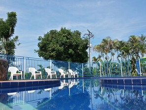 Kolam renang terbuka