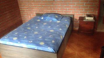 Double Room | Meja, katil bayi/kot (percuma), katil lipat simpan percuma