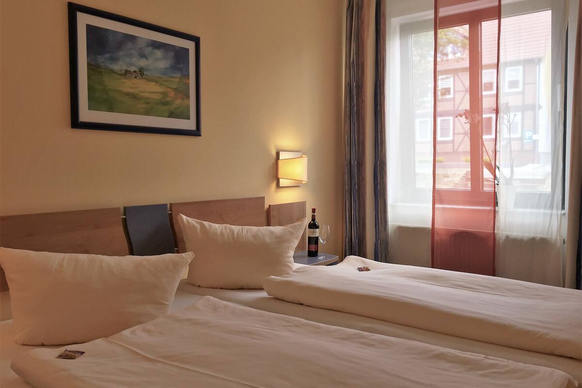 1 bedroom, desk, free wifi, bed sheets