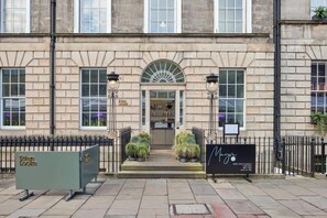 A building with a stone facade, a central entrance with a fanlight, and a signboard for 'Blen Locke.' - Eden Locke (Edinburgh)