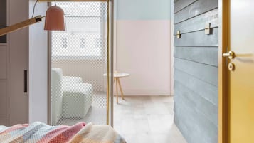 Premium bedding, in-room safe, desk, laptop workspace