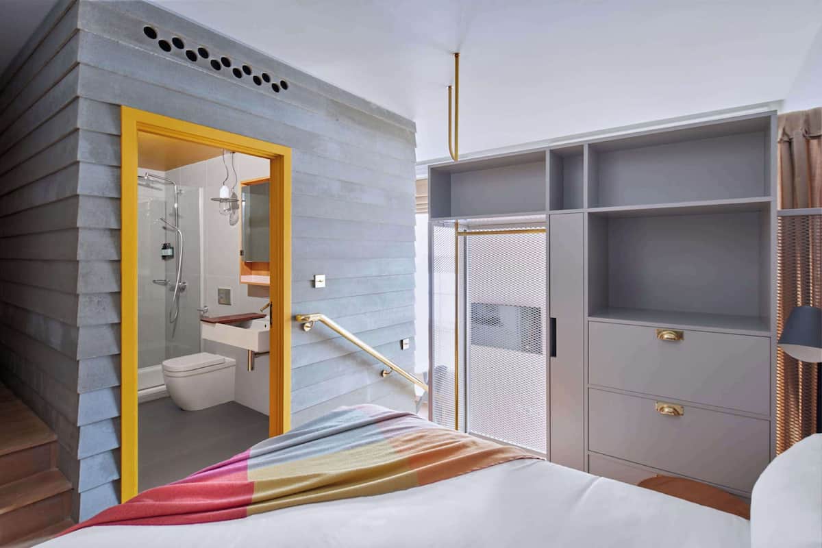 Mezzanine Studio | Premium bedding, in-room safe, desk, laptop workspace
