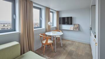 Premium bedding, in-room safe, desk, laptop workspace