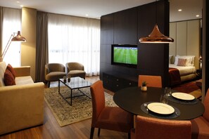 Deluxe Apartment, 2 Bedrooms | Living area - Upon Lisbon Prime Residences (Lisbon)