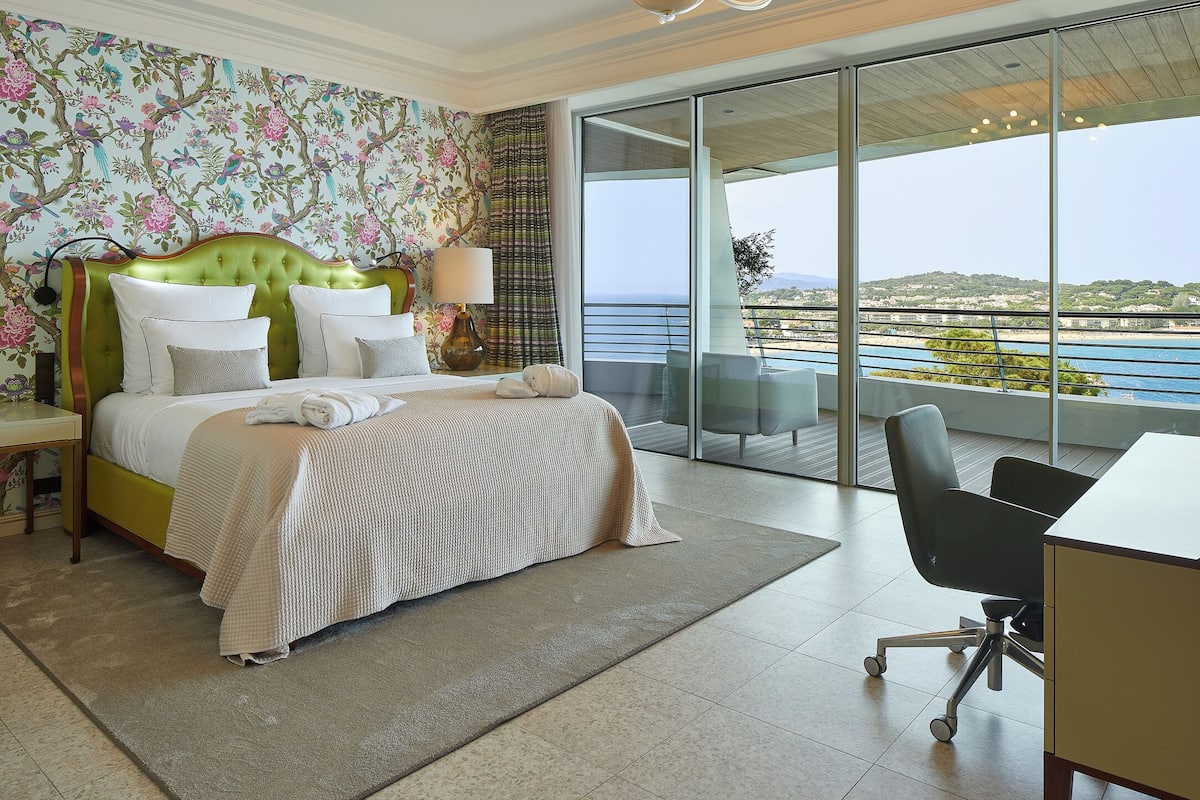 Junior Room, Sea View | 1 bedroom, premium bedding, memory-foam beds, minibar