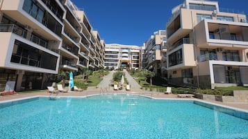 Seasonal outdoor pool