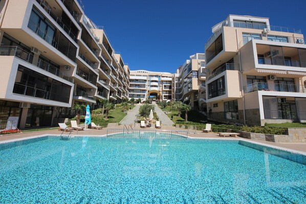 Seasonal outdoor pool