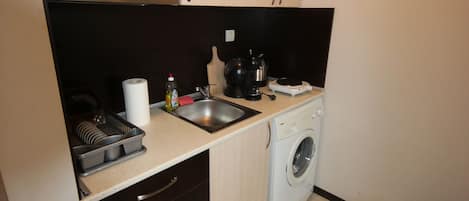 Comfort Studio | Private kitchenette | Fridge, microwave, stovetop, electric kettle