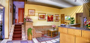 Lobby sitting area - Hotel Bellaria (Jesolo)