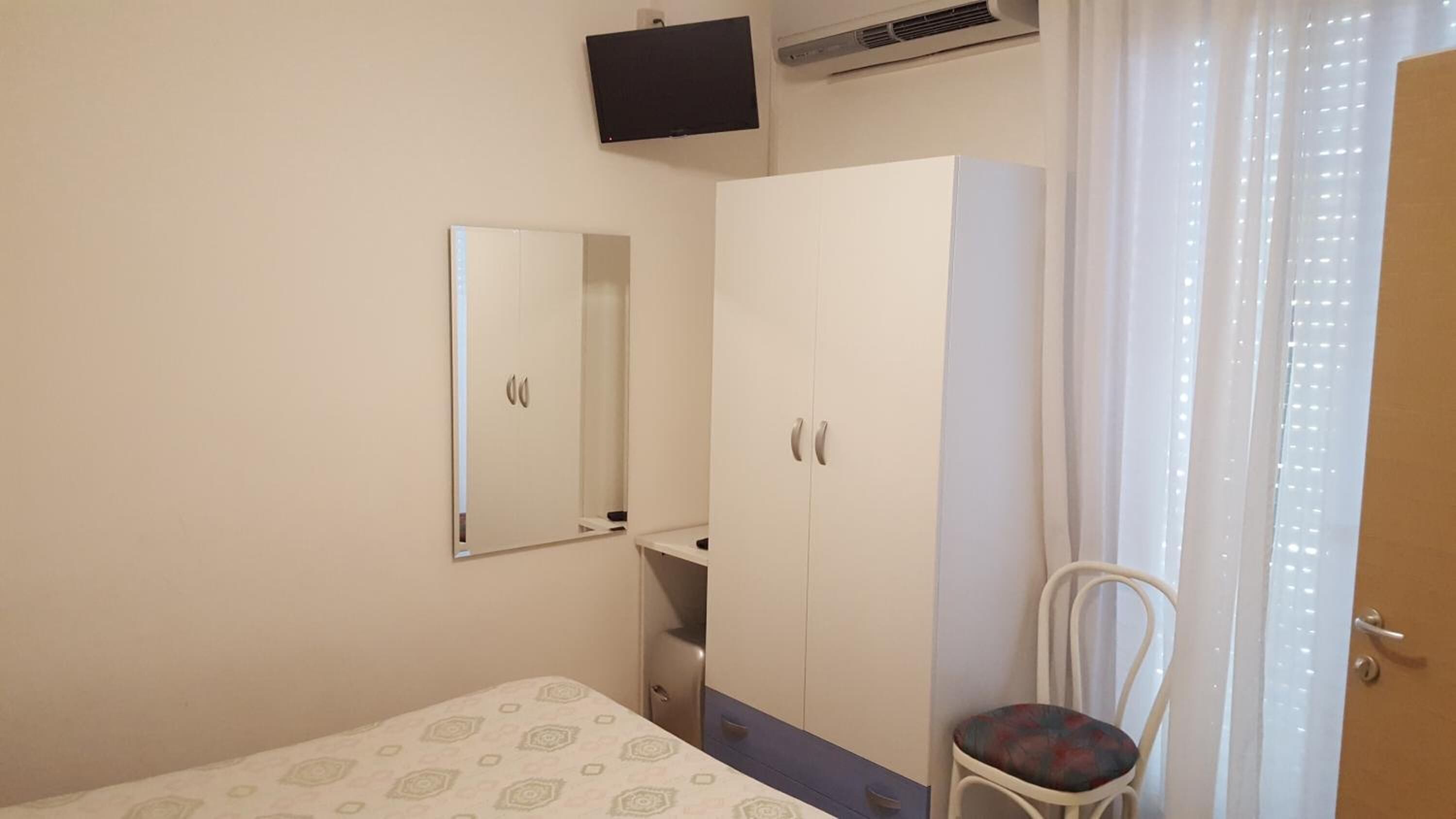 in-room safe, desk, free wifi, bed sheets