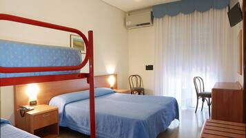 Coffres-forts dans les chambres, bureau, Wi-Fi gratuit, draps fournis