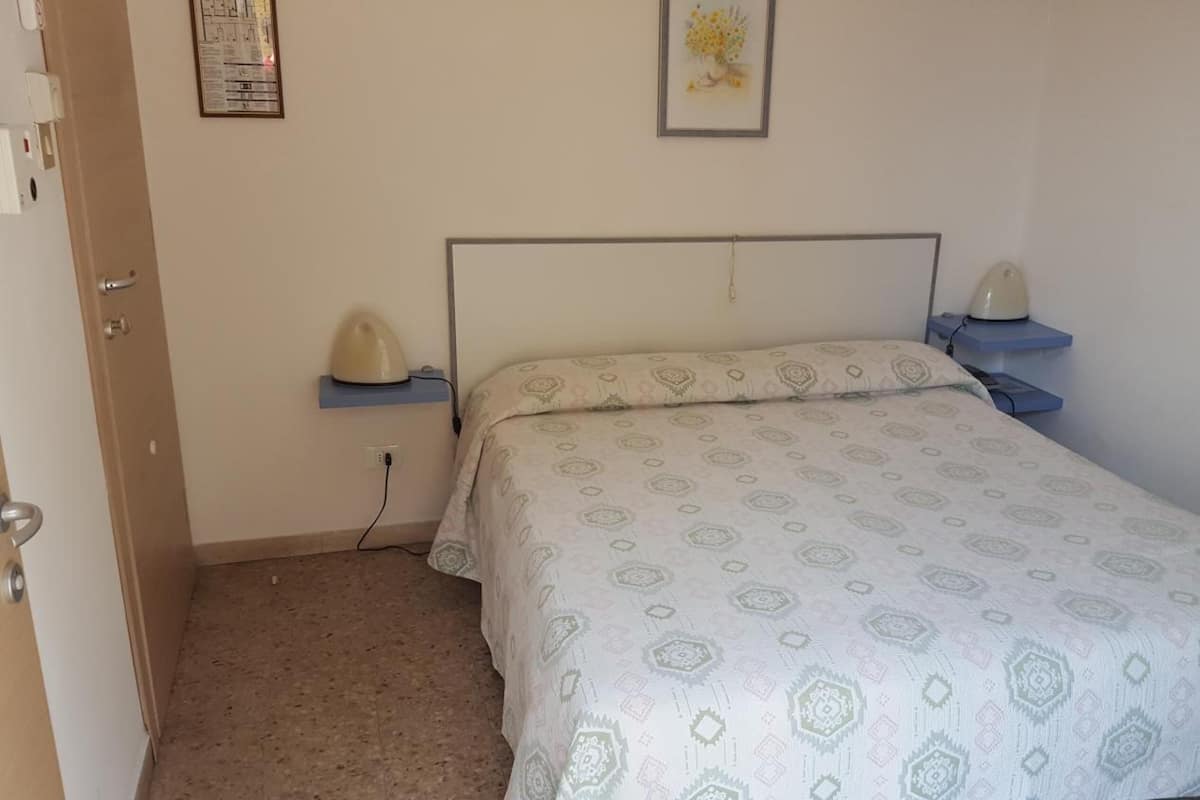 in-room safe, desk, free wifi, bed sheets