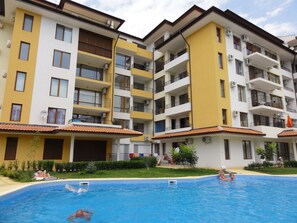 Seasonal outdoor pool - Menada Diamond Bay (Sunny Beach)