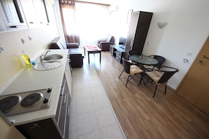 Apartment, 1 Bedroom | Private kitchenette | Fridge, microwave, stovetop, electric kettle
