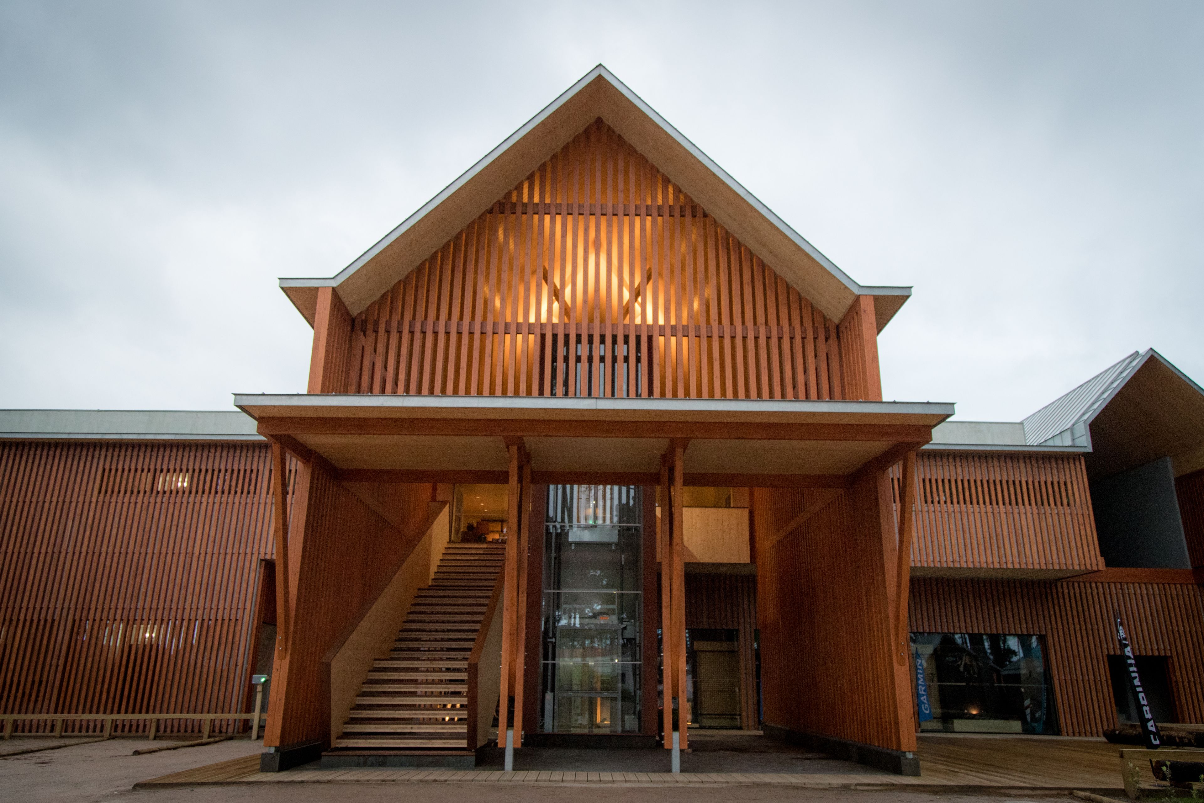 Vista frontal de la propiedad