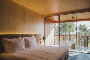 Suite, vue partielle sur la mer