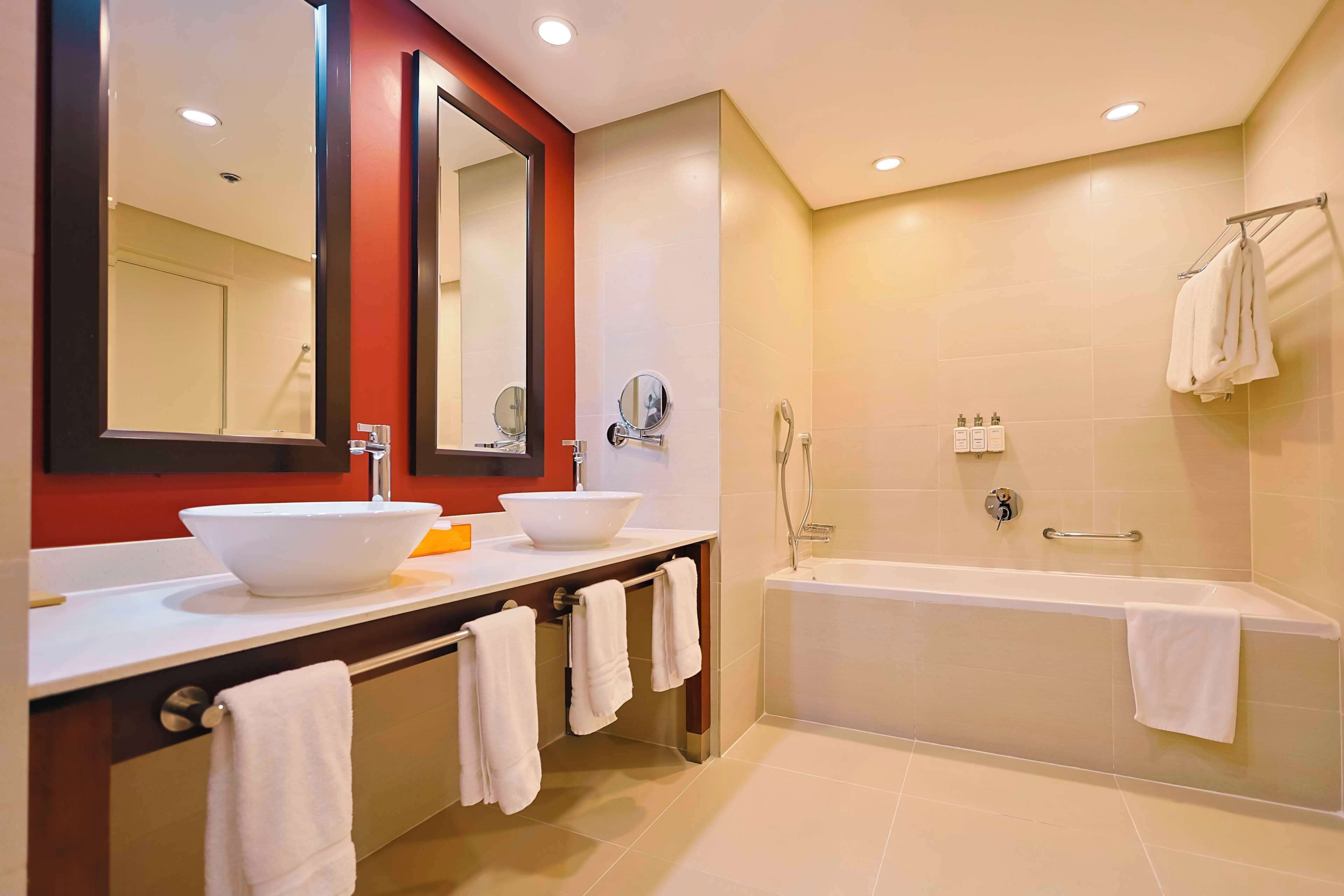 combined shower/bathtub, rainfall showerhead, eco-friendly toiletries